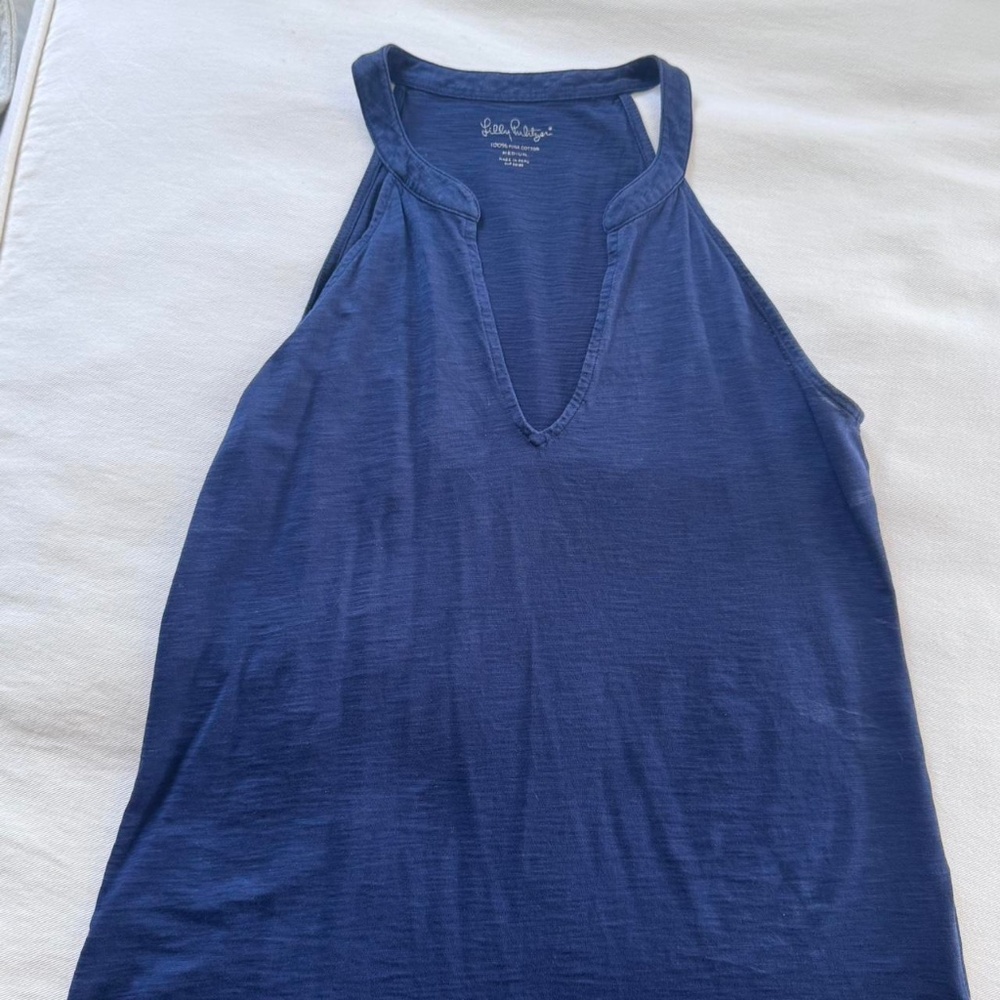 Vintage Lilly Pulitzer navy blue cotton tank top. Very flattering. Small